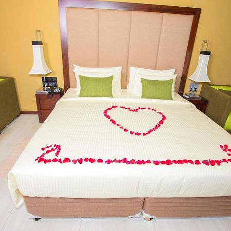Amora Lagoon Hotel Катунаяка Екстер'єр фото