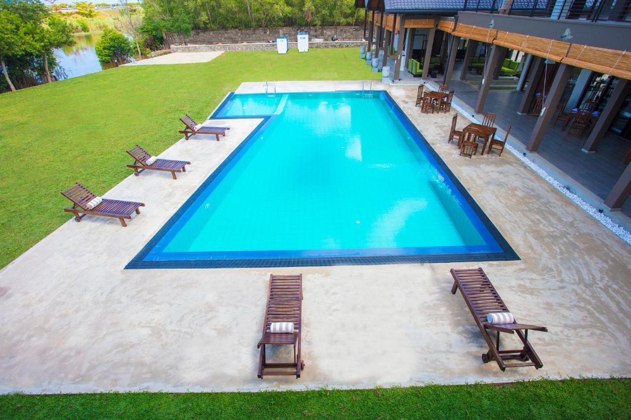 Amora Lagoon Hotel Катунаяка Екстер'єр фото