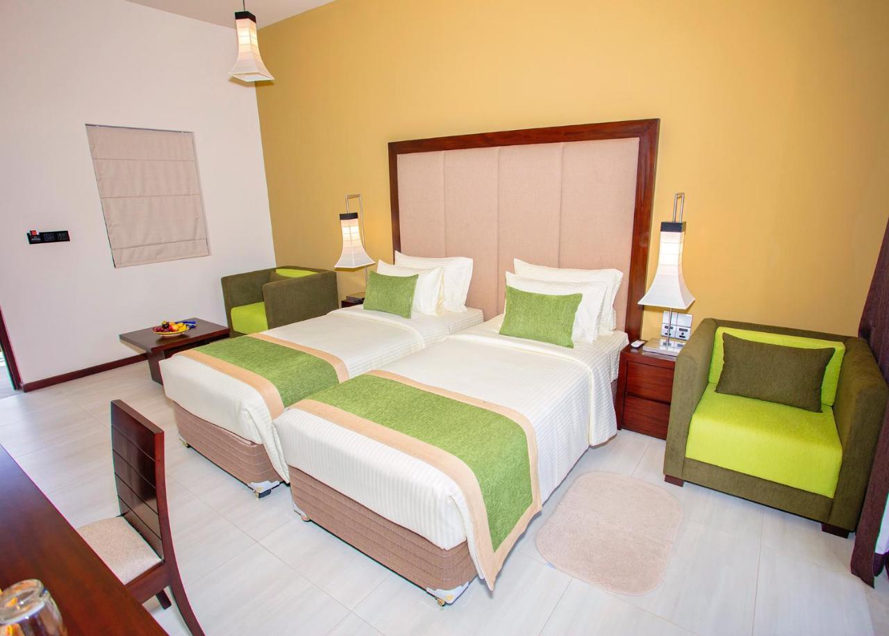 Amora Lagoon Hotel Катунаяка Екстер'єр фото