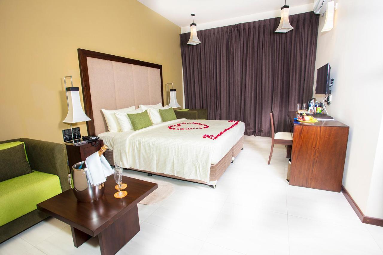 Amora Lagoon Hotel Катунаяка Екстер'єр фото