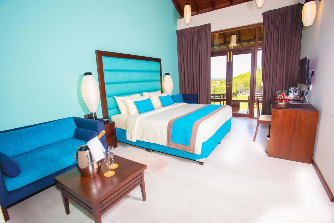 Amora Lagoon Hotel Катунаяка Екстер'єр фото
