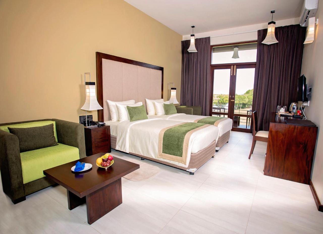 Amora Lagoon Hotel Катунаяка Екстер'єр фото