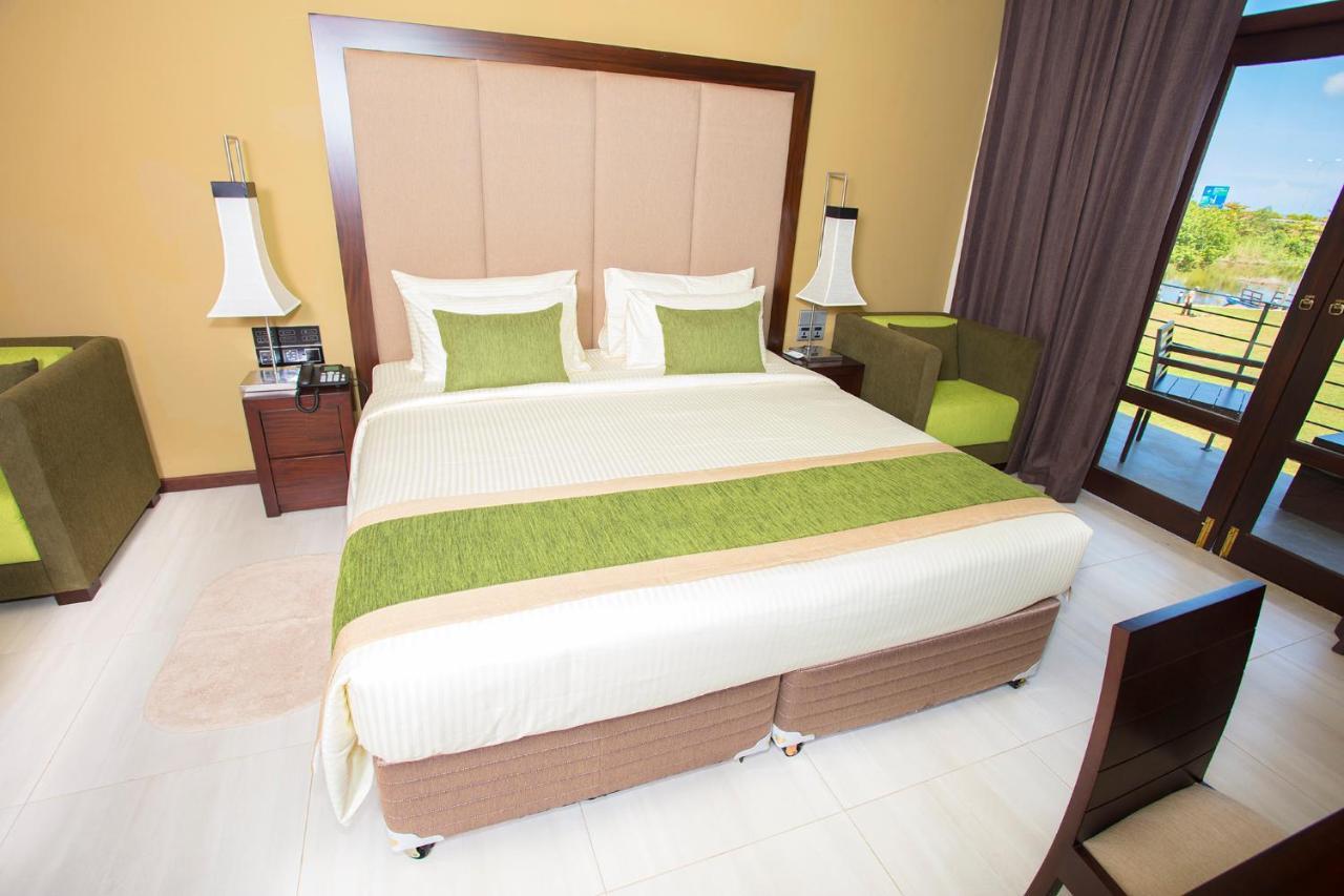 Amora Lagoon Hotel Катунаяка Екстер'єр фото