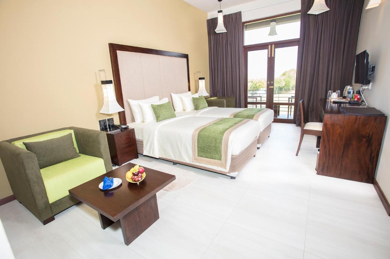 Amora Lagoon Hotel Катунаяка Екстер'єр фото