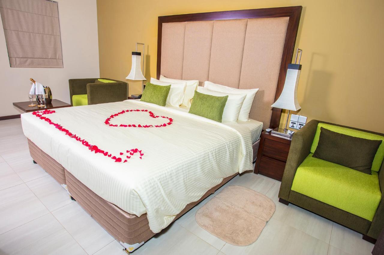 Amora Lagoon Hotel Катунаяка Екстер'єр фото