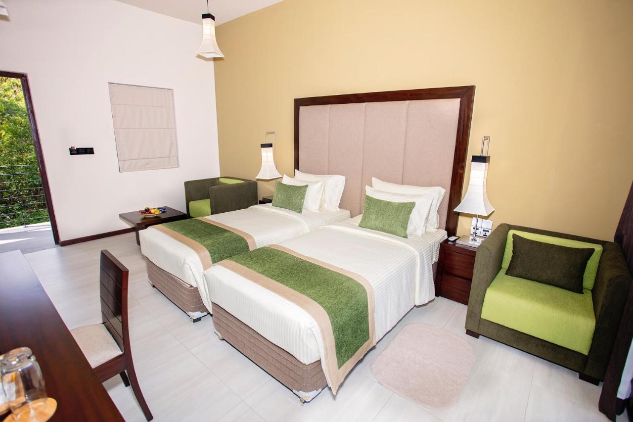 Amora Lagoon Hotel Катунаяка Екстер'єр фото