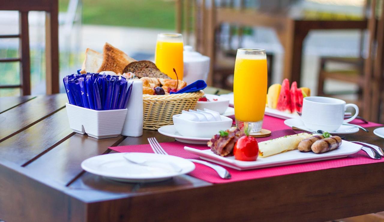 Amora Lagoon Hotel Катунаяка Екстер'єр фото