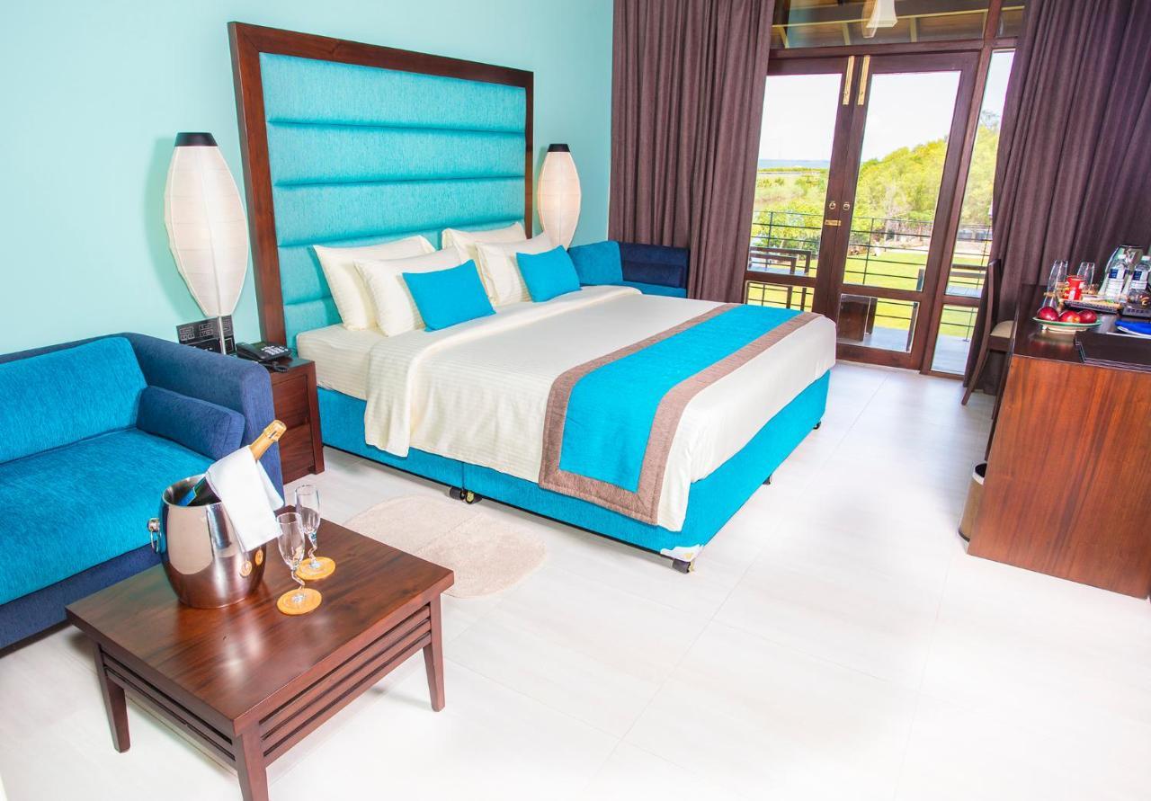 Amora Lagoon Hotel Катунаяка Екстер'єр фото