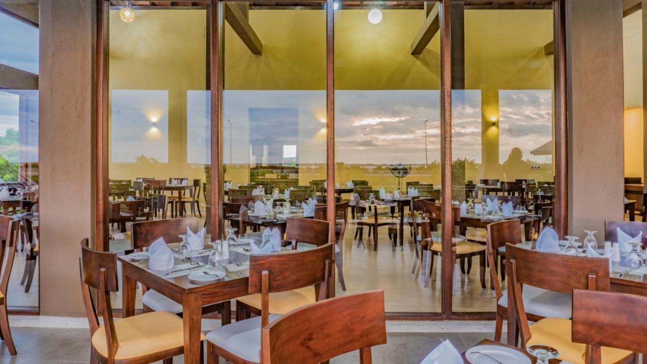 Amora Lagoon Hotel Катунаяка Екстер'єр фото