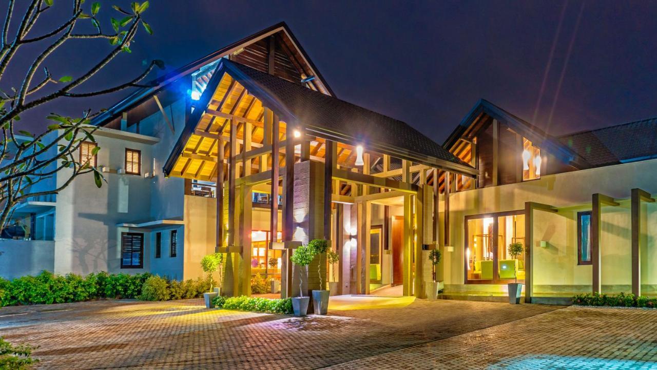 Amora Lagoon Hotel Катунаяка Екстер'єр фото