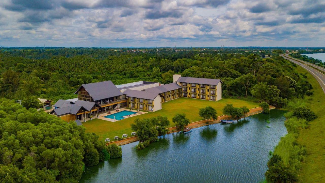Amora Lagoon Hotel Катунаяка Екстер'єр фото