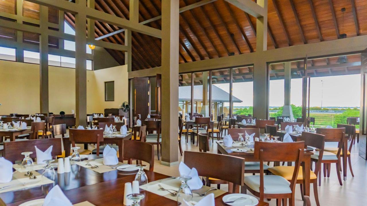 Amora Lagoon Hotel Катунаяка Екстер'єр фото