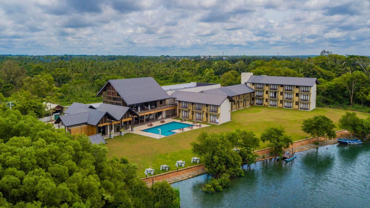 Amora Lagoon Hotel Катунаяка Екстер'єр фото